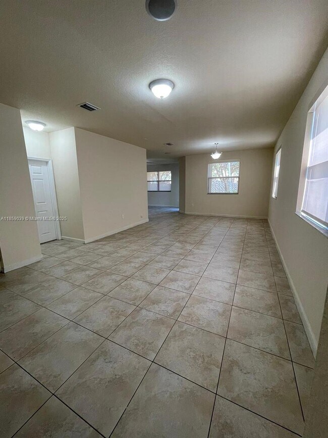 9143 SW 227th Terrace in Cutler Bay, FL - Building Photo - Building Photo