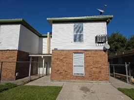 7843 Sail St in New Orleans, LA - Building Photo