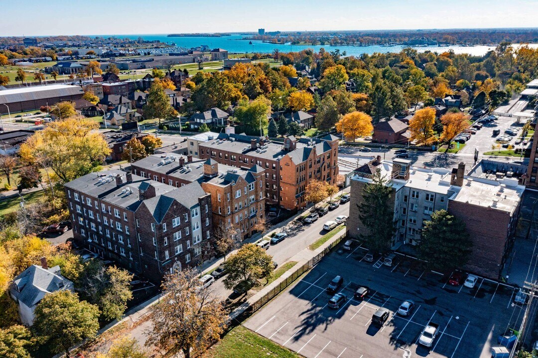 Eastpointe in Detroit, MI - Building Photo