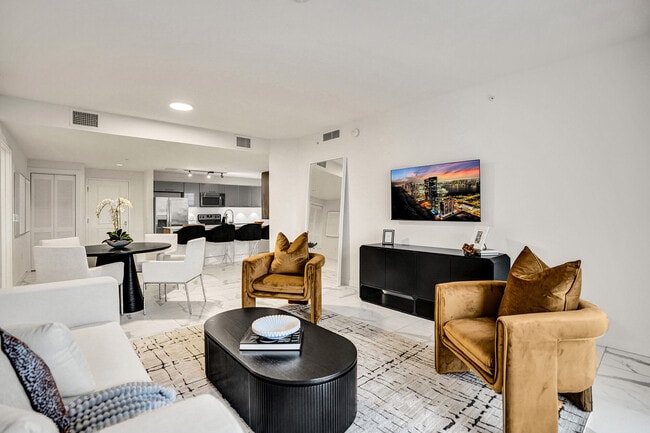 101 Via Mizner in Boca Raton, FL - Building Photo - Building Photo