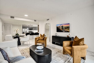 101 Via Mizner in Boca Raton, FL - Building Photo - Building Photo