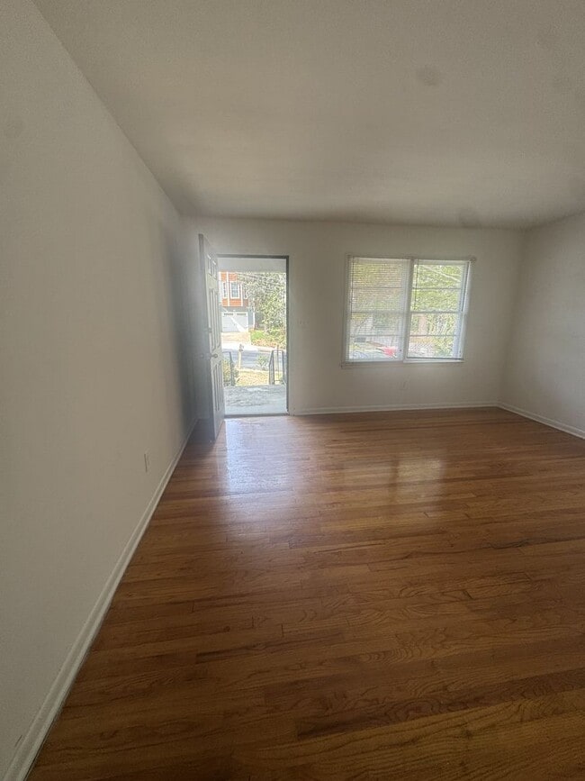 215 Hillcrest Ave in Decatur, GA - Building Photo - Building Photo