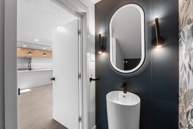 property at 2703 Crossvine Cir