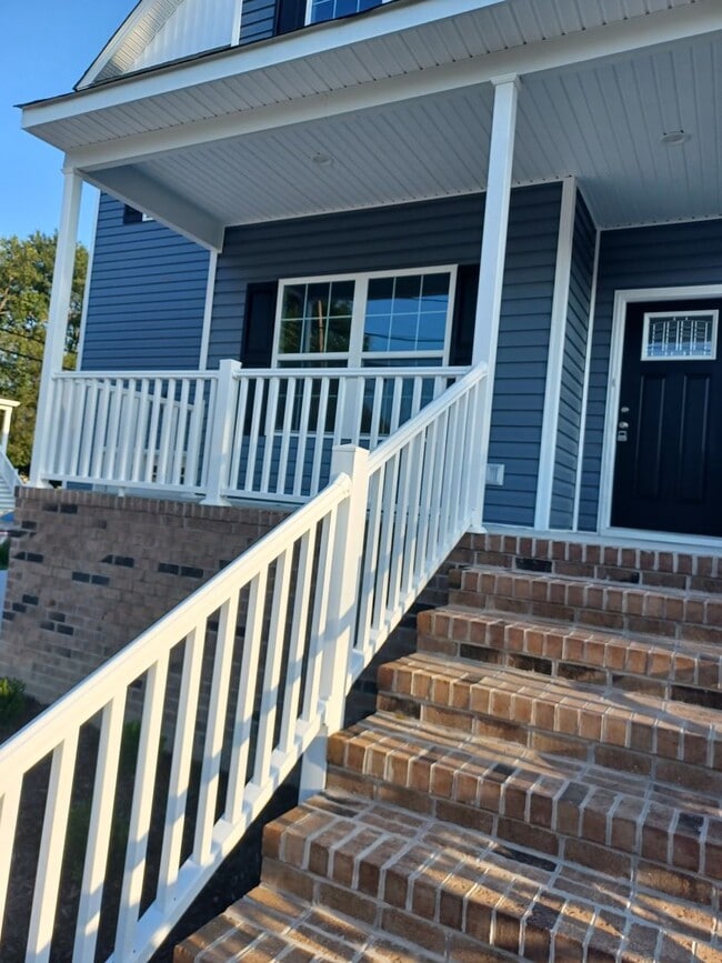 342 Elm Ave in Hampton, VA - Building Photo - Building Photo