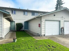 267 S 40th St in Springfield, OR - Building Photo