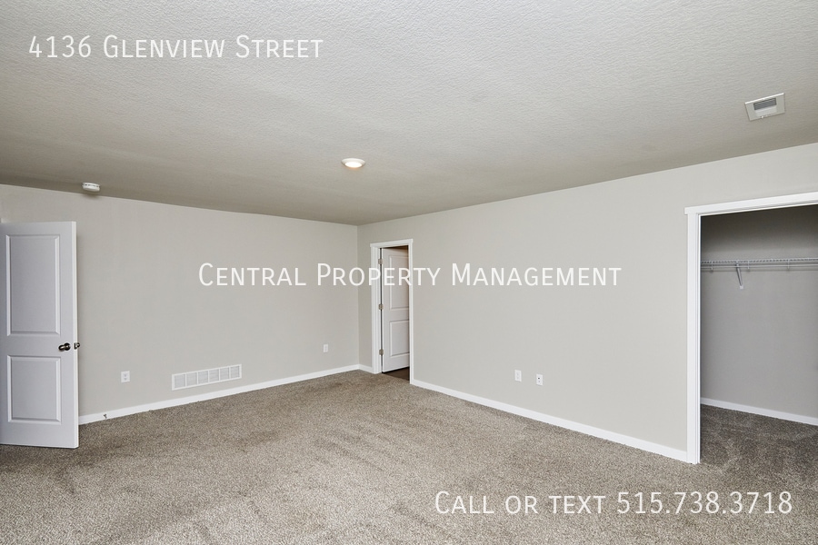 4136 Glenview St. in Waukee, IA - Building Photo