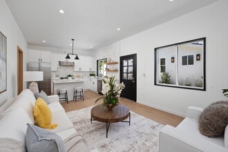 14351 Emelita St in Los Angeles, CA - Building Photo - Building Photo