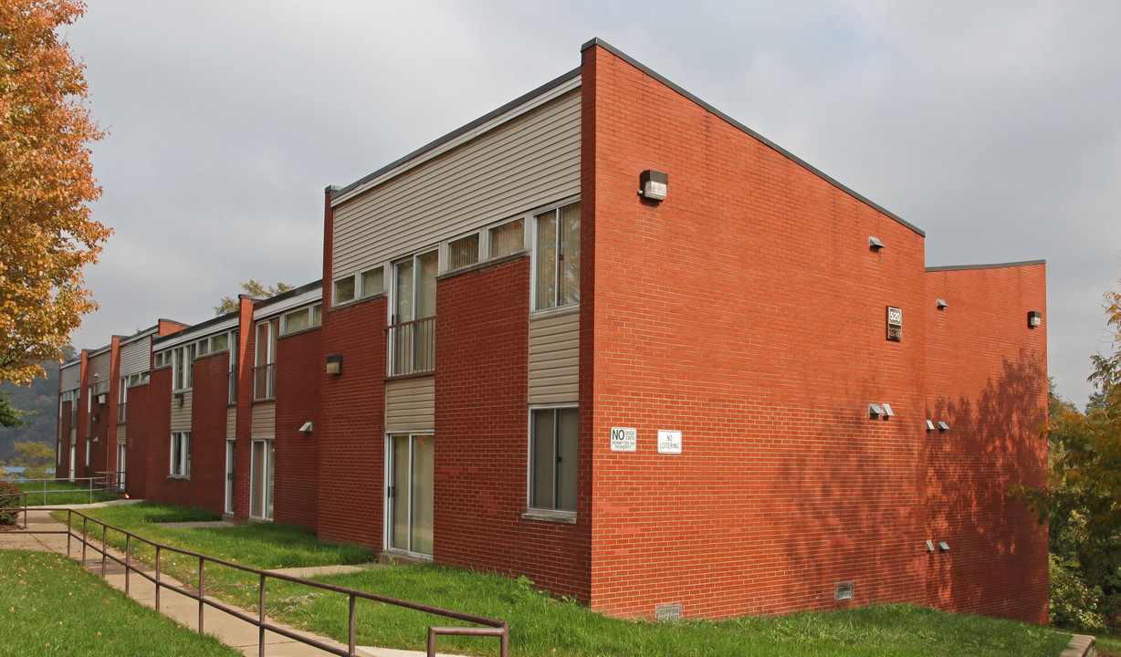 Hi-View Gardens in McKeesport, PA - Building Photo