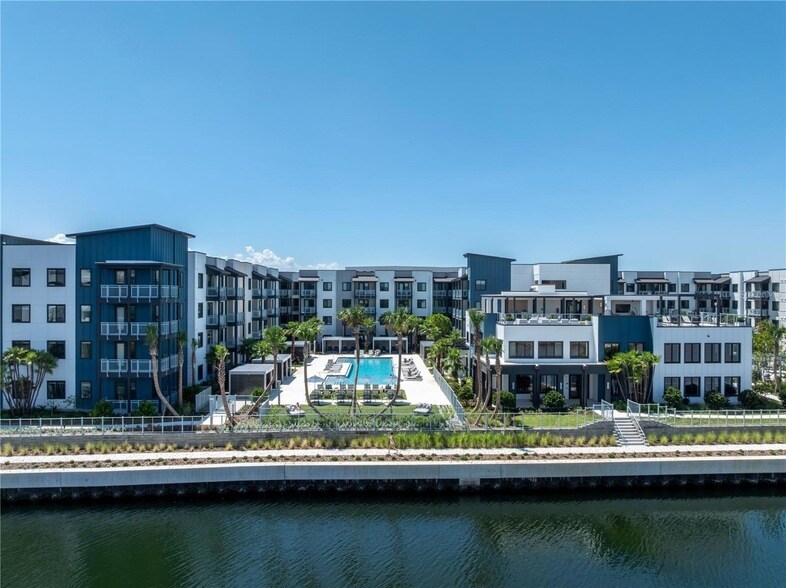 5127 W Tyson Ave, Unit A1 in Tampa, FL - Building Photo