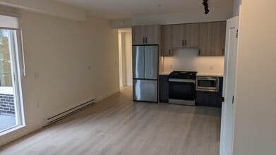 2002 St. George St in Port Moody, BC - Building Photo - Building Photo