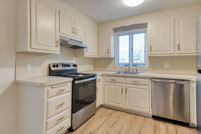 54 Oak St in Middletown, CT - Building Photo - Building Photo