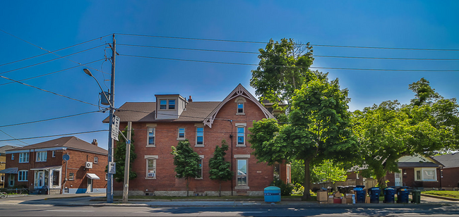 1311 Pape Ave in Toronto, ON - Building Photo - Building Photo