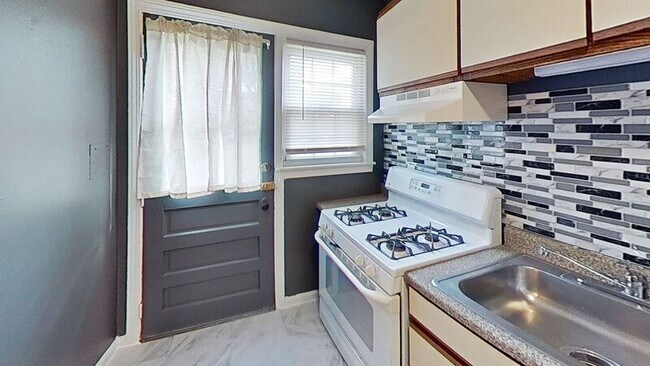 441 Cold Spring Ave in West Springfield, MA - Building Photo - Building Photo