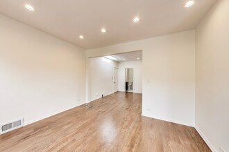 1424 Lake St, Unit 1 in Evanston, IL - Foto de edificio - Building Photo