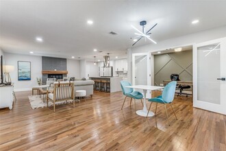 2537 Fenestra Dr in Dallas, TX - Building Photo - Building Photo