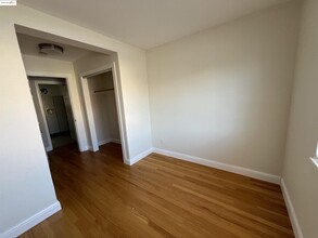 3244 Ellis St in Berkeley, CA - Building Photo - Building Photo