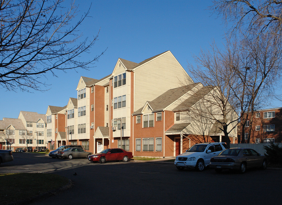 Sigourney Mews in Hartford, CT - Foto de edificio