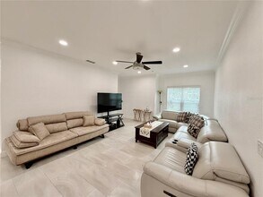 16303 Enclave Village Dr in Tampa, FL - Building Photo - Building Photo