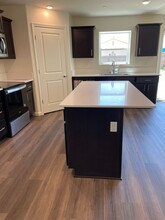407 Greene Wy in Los Banos, CA - Building Photo - Building Photo