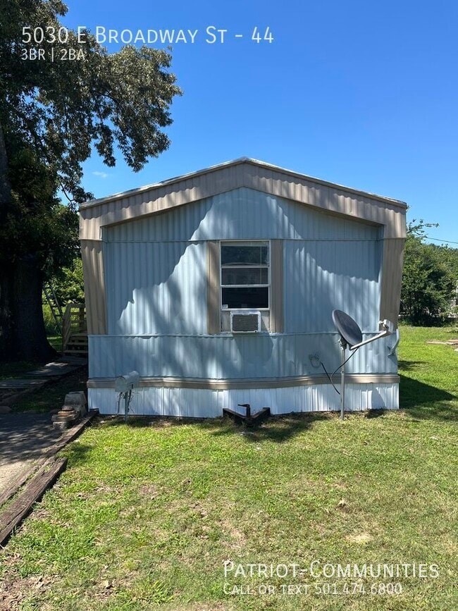 5030 E Broadway St in North Little Rock, AR - Building Photo - Building Photo