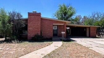 803 N 18th St in Lamesa, TX - Building Photo