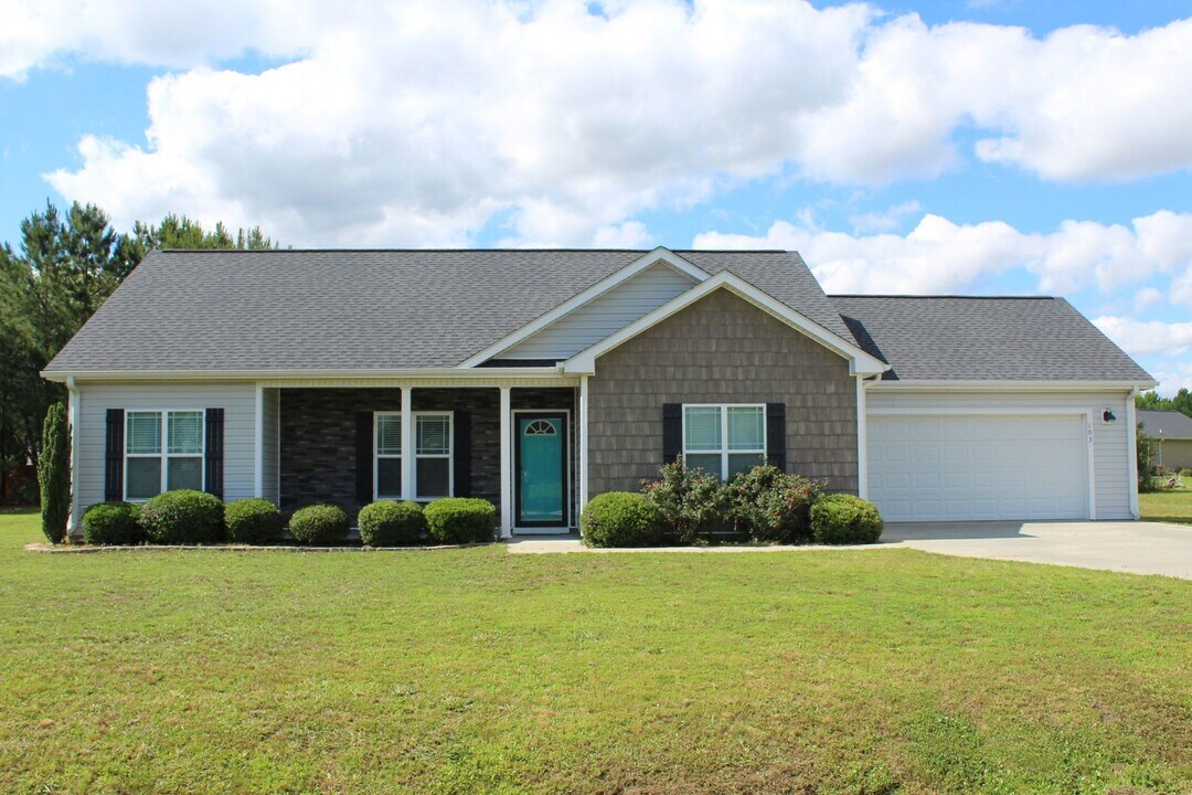 103 Calabash Ct in Pikeville, NC - Building Photo