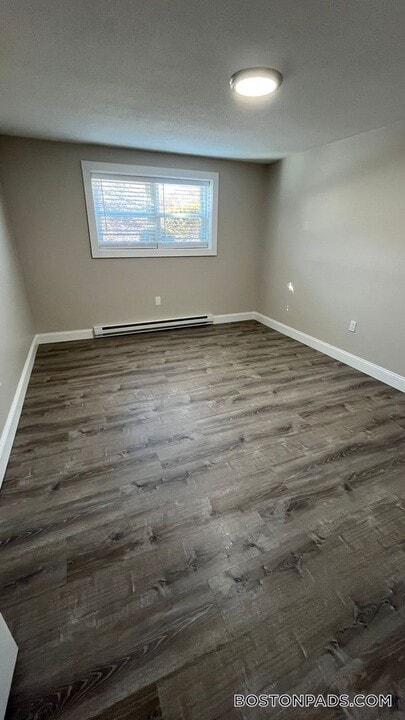 799 Farm Rd in Marlborough, MA - Foto de edificio