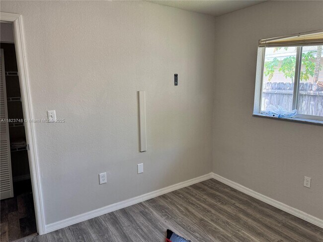 855 W Davis Pkwy in Homestead, FL - Building Photo - Building Photo