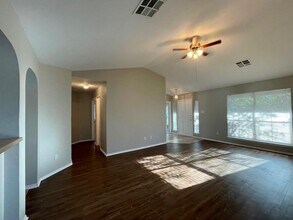 162 Dressen in Kyle, TX - Building Photo - Building Photo