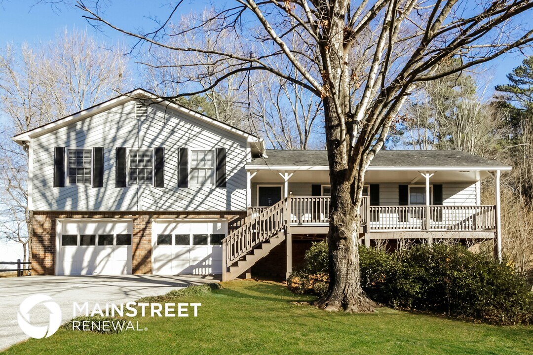112 Creekview Dr in Woodstock, GA - Building Photo