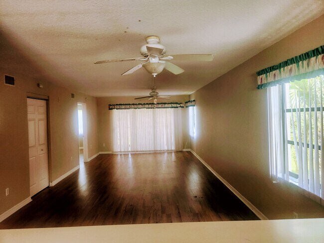 175 Kings Hwy, Unit 228 in Port Charlotte, FL - Foto de edificio - Building Photo