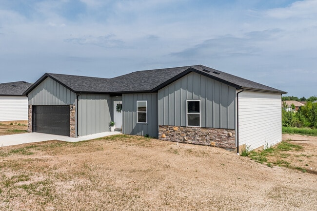 Summit Park in Bolivar, MO - Building Photo - Building Photo