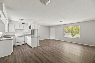 112 Laurie Ln in Willis, TX - Foto de edificio - Building Photo