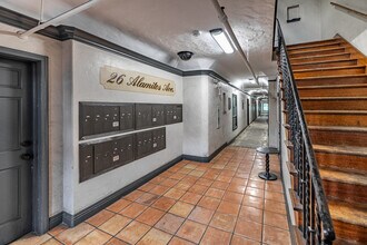 26 Alamitos Ave. in Long Beach, CA - Foto de edificio - Lobby