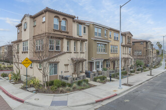 Hideaway II in Hayward, CA - Foto de edificio - Building Photo