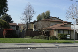 27853 Harris Rd in Hayward, CA - Foto de edificio - Building Photo