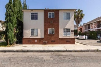 215 W Acacia Ave in Glendale, CA - Building Photo - Building Photo