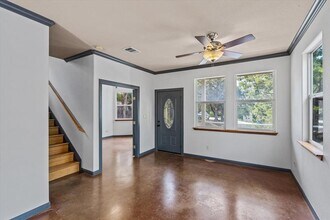 15306 Oklahoma St in Austin, TX - Foto de edificio - Building Photo