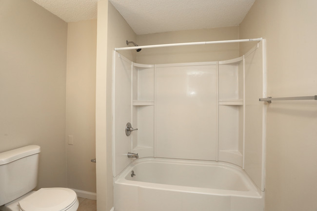 Warner Village Rental Community in Hamden, CT - Building Photo - Interior Photo