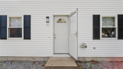 15 Abbott Ave in Warwick, RI - Building Photo - Building Photo