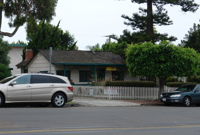 7342 Girard Ave in La Jolla, CA - Building Photo - Building Photo