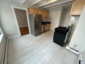 238 Cambridge St, Unit 10 in Boston, MA - Building Photo - Building Photo