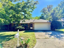 1821 Broadway St in Denton, TX - Building Photo