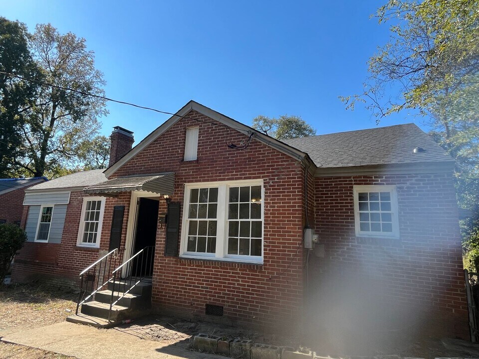 2106 S Andrews Cir in Columbus, GA - Building Photo