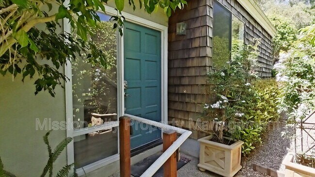 732 E Victoria St in Santa Barbara, CA - Foto de edificio - Building Photo