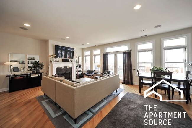 3827 N Southport Ave, Unit 2