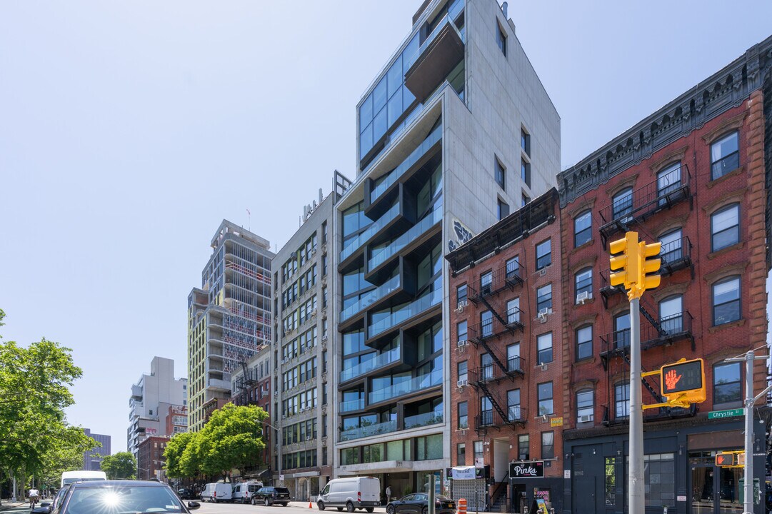 199 Chrystie St in New York, NY - Building Photo
