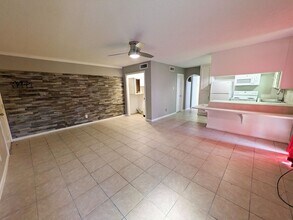 6165 Coolidge Blvd in Groves, TX - Foto de edificio - Building Photo