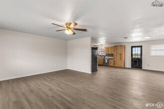 109 E Maple St in Holliday, TX - Building Photo - Building Photo