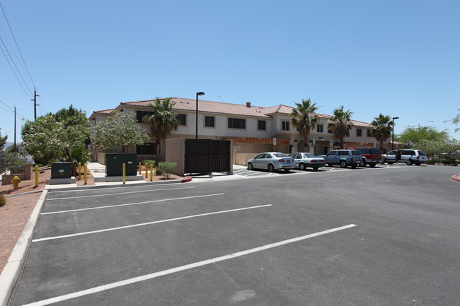 Dina Titus Estates in Las Vegas, NV - Building Photo - Building Photo